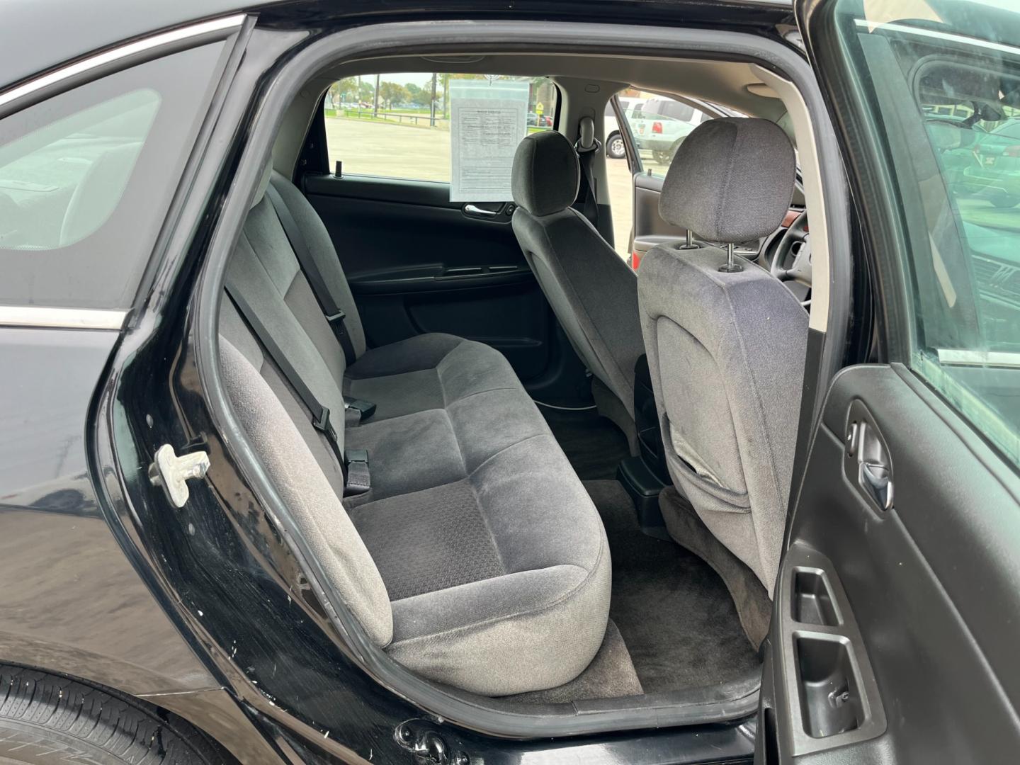 2008 Black /gray Chevrolet Impala LS (2G1WB55K381) with an 3.5L V6 OHV 16V FFV engine, 4-Speed Automatic Overdrive transmission, located at 14700 Tomball Parkway 249, Houston, TX, 77086, (281) 444-2200, 29.928619, -95.504074 - Photo#12